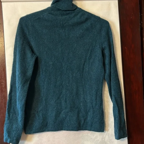 Lord & Taylor 100% cashmere turtleneck sweater, woman’s L fit M - Picture 2 of 4